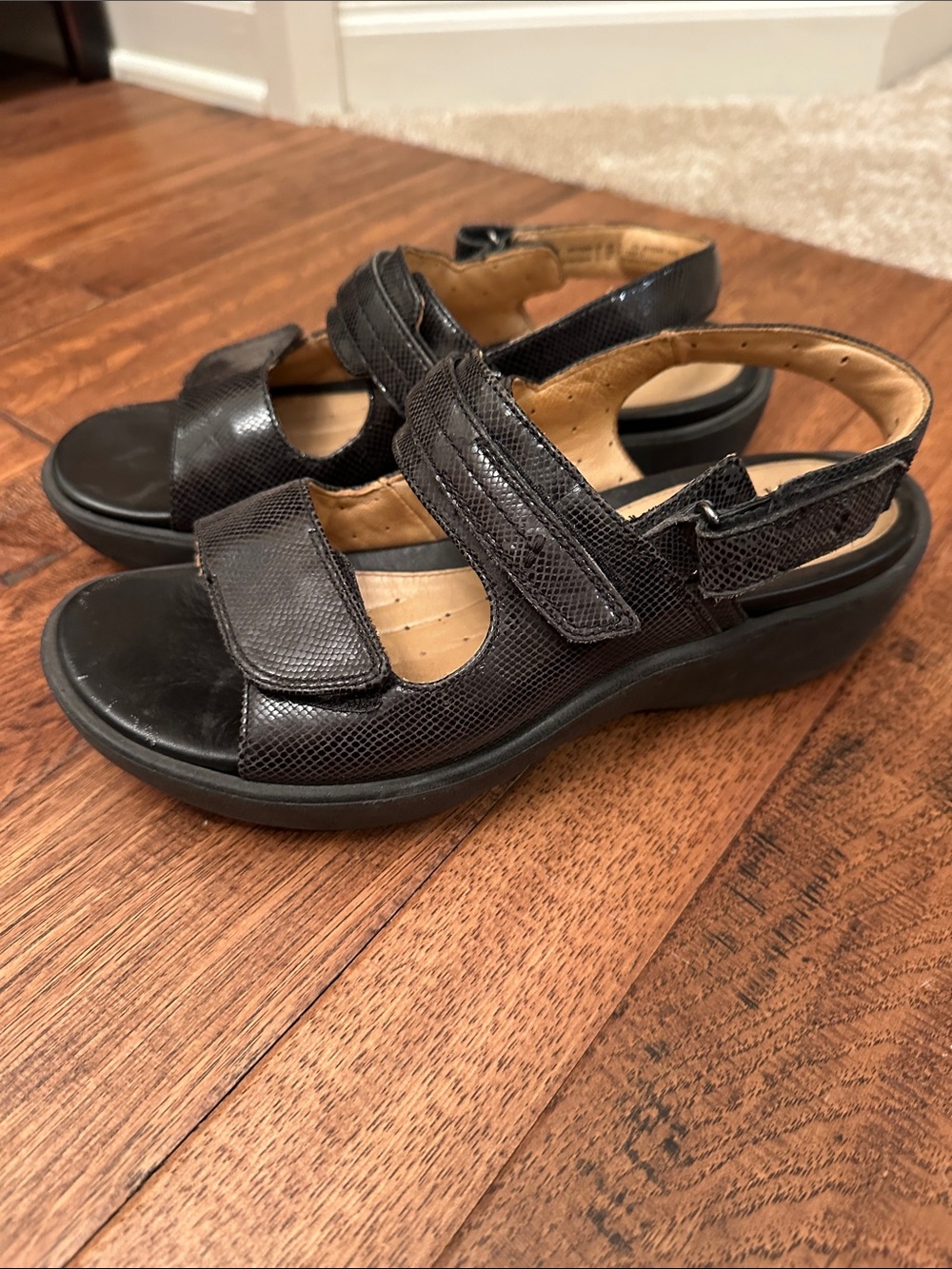 Clarks Artisan Black Textured Leather Velcro Sandals 7.5